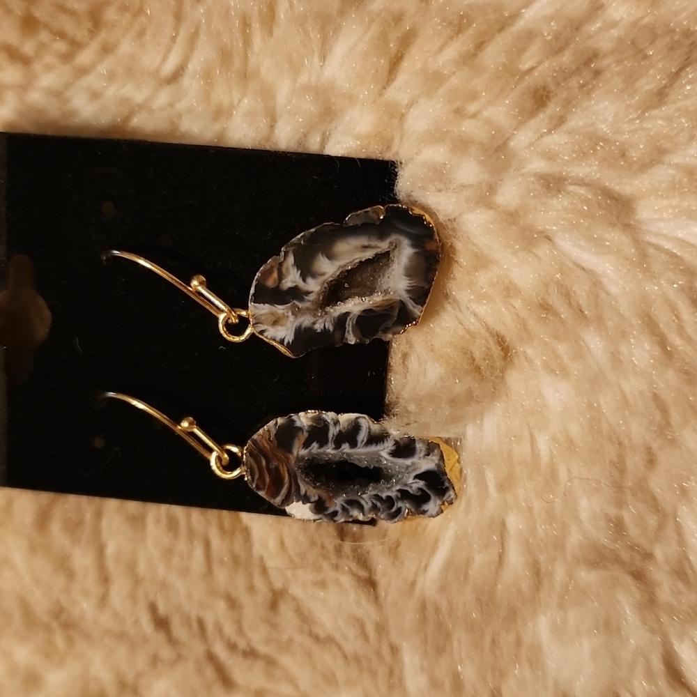 Agate Slice Necklace & Earrings - Picture 2 of 4